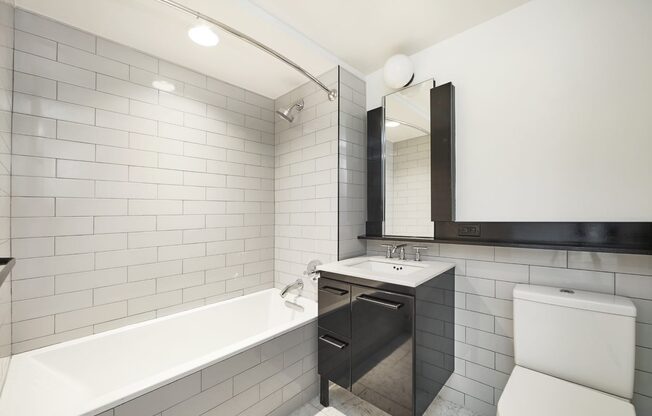 101 E 10th St