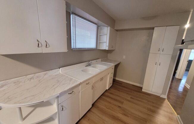 $725 - 2 bedroom/ 1 bathroom - Newly remodeled multi-family home