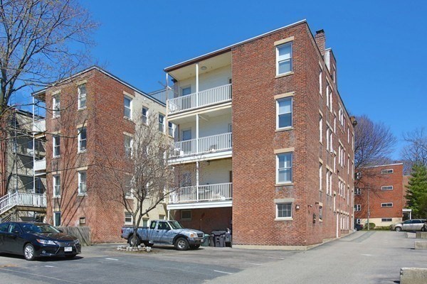 1 bed, 1 bath, $2,250, Unit B1