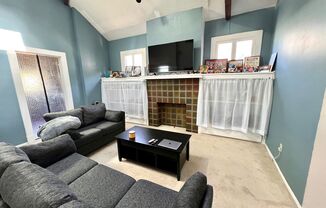 2 beds, 1 bath, $1,495, Unit 3B