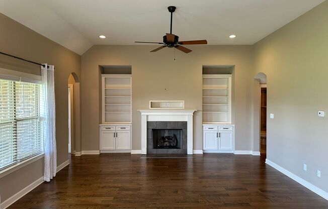 Gated Community minutes from Silo Square in Southaven! 5 BR/ 3 BA in Estates of Snowden Grove