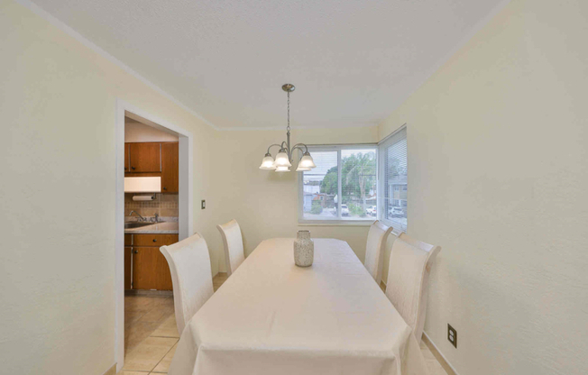 525 9 AVE N