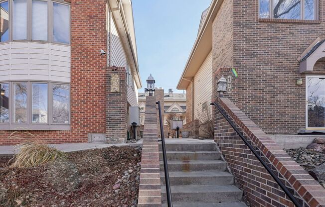 GORGEOUS BRICK TOWNHOME 2BD/3BA+LOFT- CHERRY CREEK, CO AVAILABLE 7/18!