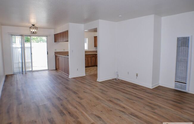 2-Story OB/Point Loma Townhome w/1 Car Garage