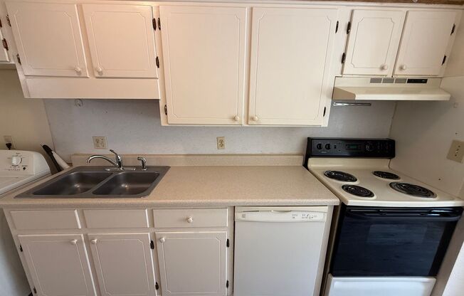 2 beds, 1 bath, 1,100 sqft, $1,375, Unit 408-3