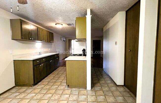 2 beds, 1 bath, $1,395, Unit #7