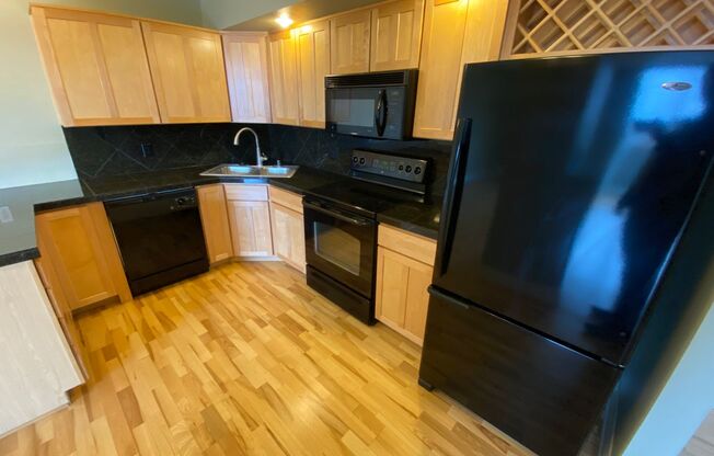 2 beds, 2 baths, $1,600