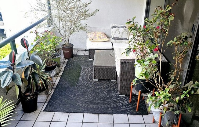 880 W 1st St Apt 216