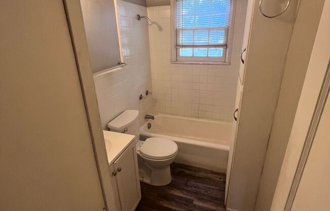 1 bed, 1 bath, $650, Unit D WOOL17 (5040#)