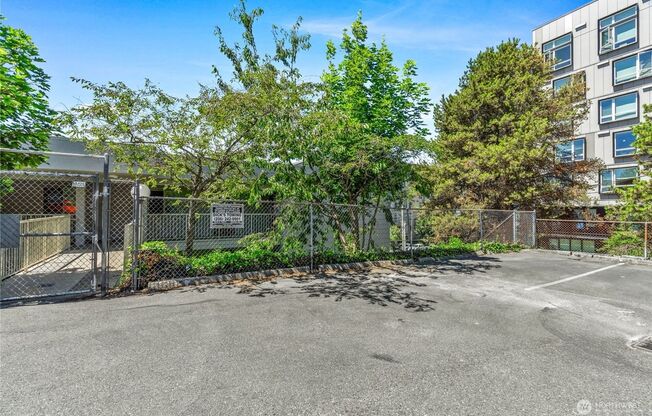 1 Bed 1 Bath Condo HIGHLY DESIRABLE Alaska Junction neighborhood