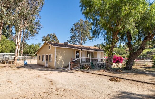 One bedroom Guest House on Horse Property