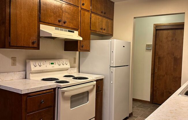 2 beds, 1 bath, 925 sqft, $735, Unit 105