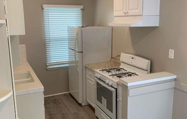 215 W. LOMITA AVE.