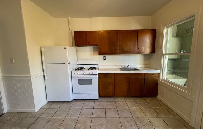 2 beds, 1 bath, $2,850, Unit 385 7th Ave