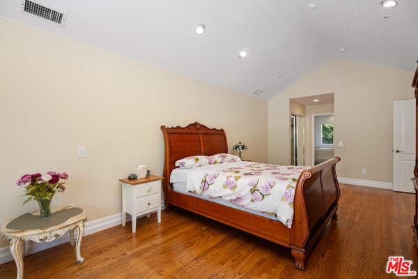 682 PALISADES DR