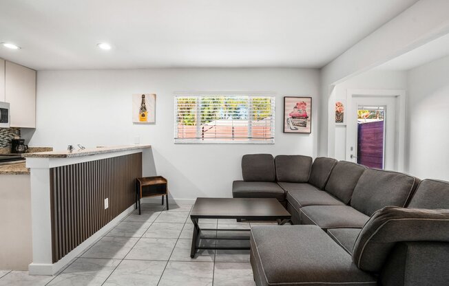 202 N FREMONT AVE