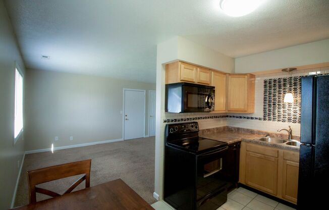 2 beds, 1 bath, $899, Unit 6