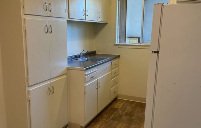 1 bed, 1 bath, 490 sqft, $1,595, Unit 4