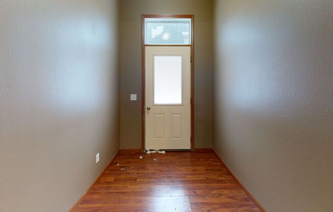 2 beds, 1 bath, $1,295, Unit D