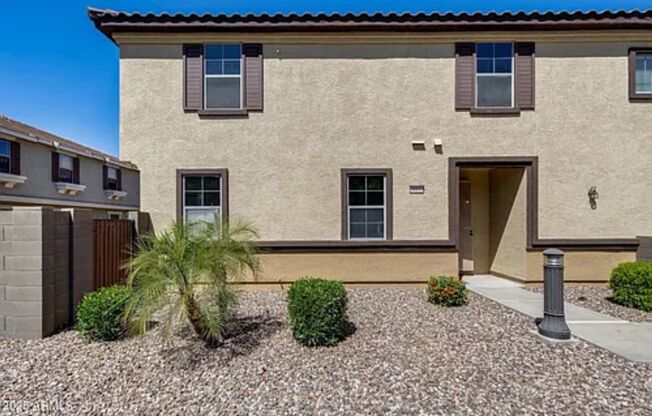 Southern and Ellsworth townhome: 3 bed, 2 bath, 2 car garage and private yard