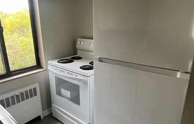 2 beds, 1 bath, 825 sqft, $1,050