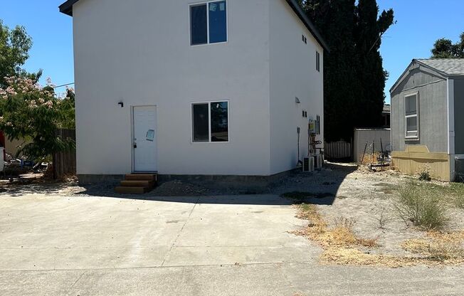 Brand New Move in Ready 2 bedroom, 1 bath in Roseville!