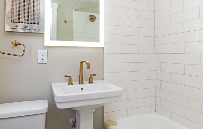 Studio, 1 bath, 395 sqft, $795, Unit 015