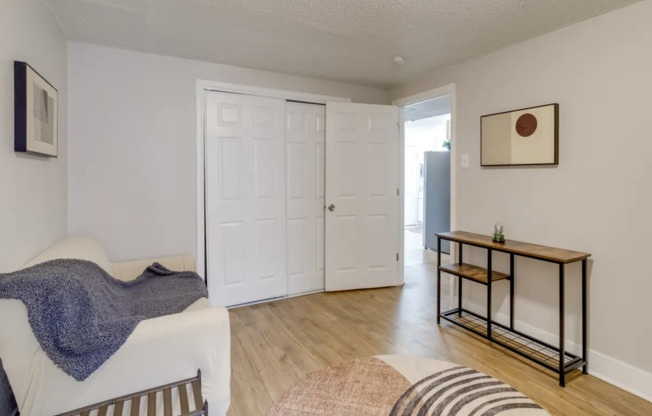 2 beds, 1 bath, $2,200