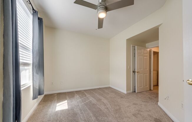 2 beds, 1 bath, $1,750, Unit # 2093