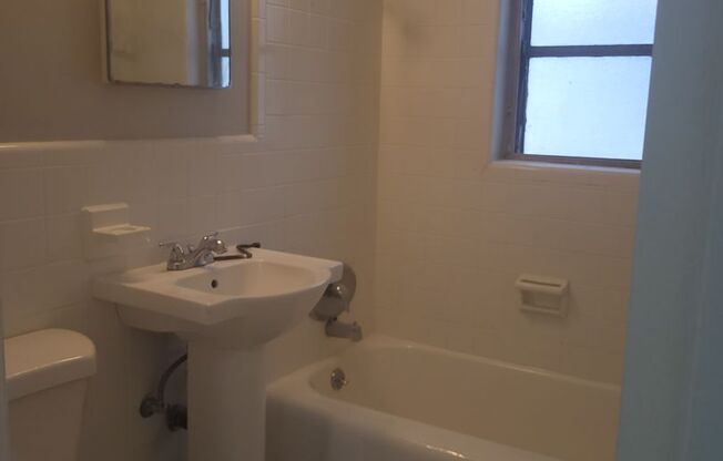 1 bed, 1 bath, 850 sqft, $1,700