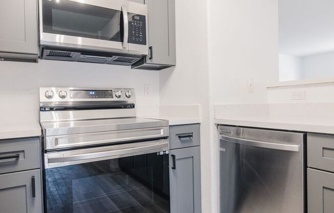 2 Bedroom, 2 Full Bath Newly Renovated Condo - Community Pool