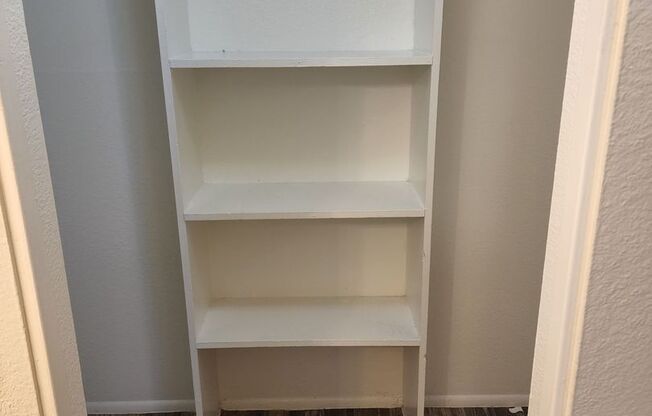 Studio, 1 bath, 370 sqft, $999, Unit 9