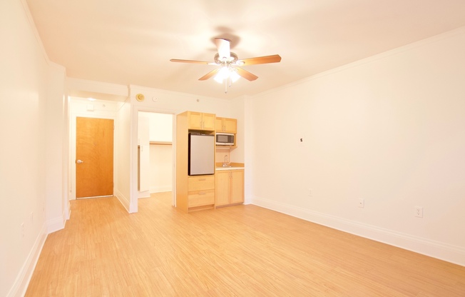 Studio, 1 bath, 426 sqft, $1,175