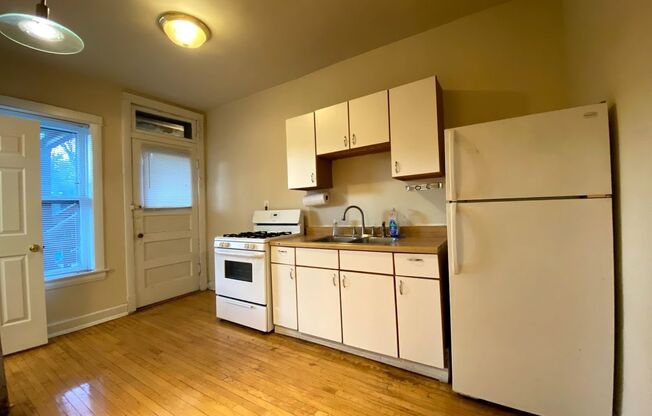 1 bed, 1 bath, 750 sqft, $1,095, Unit 4620-2R