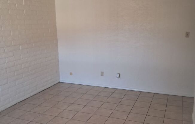 1 bed, 1 bath, 570 sqft, $950, Unit F37