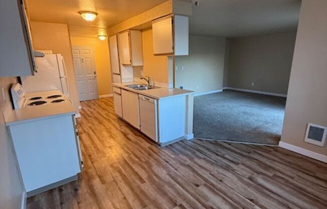2 beds, 1 bath, 986 sqft, $1,599, Unit 183-108
