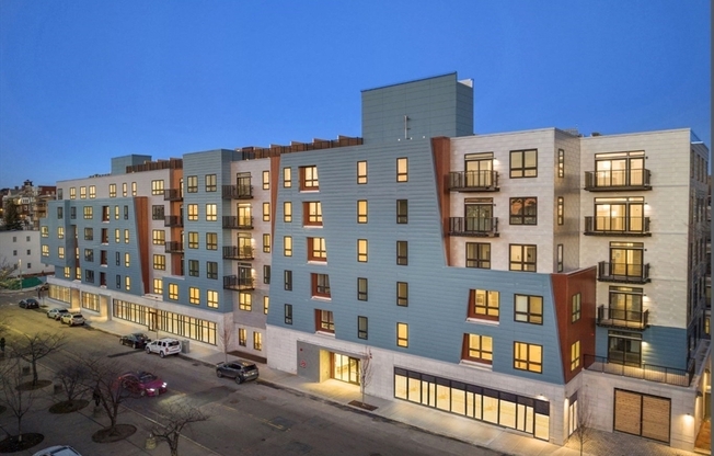 2 beds, 2 baths, 944 sqft, $4,500, Unit 610