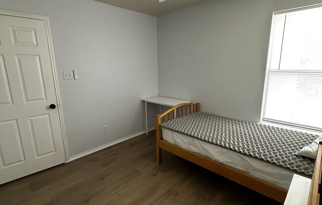 10702 MATHOM LNDG