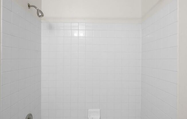 1 bed, 1 bath, 747 sqft, $1,695, Unit 116-16