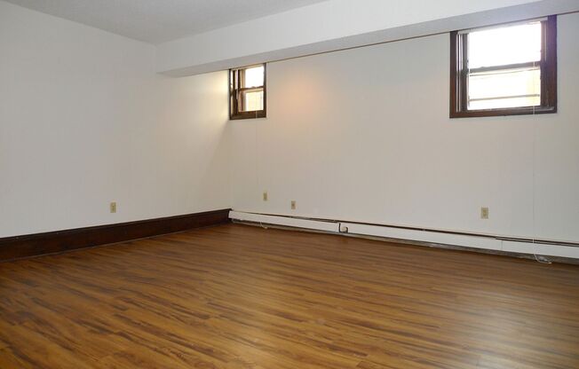 1 bed, 1 bath, 410 sqft, $940, Unit 9 - B3
