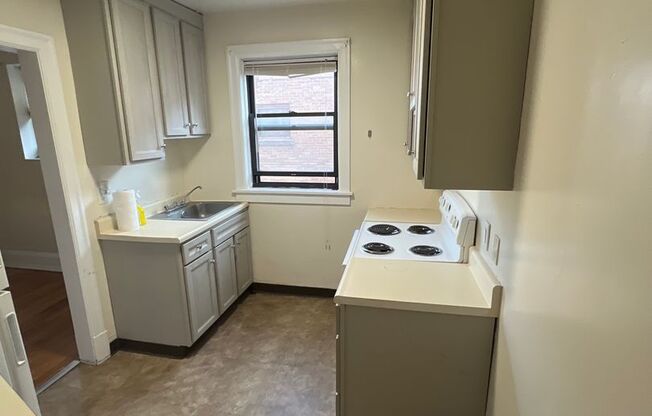 1 bed, 1 bath, 701 sqft, $1,195