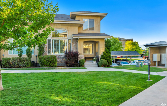 Beautiful Four Bedroom Townhouse in Orem