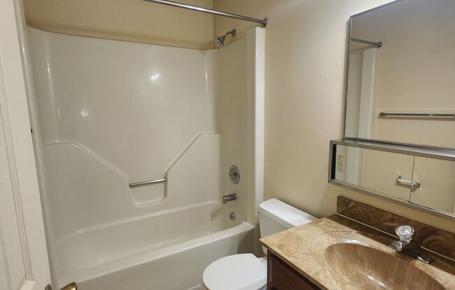 1 bed, 1 bath, 790 sqft, $870, Unit 5059