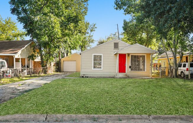 3 beds, 1 bath, $1,295