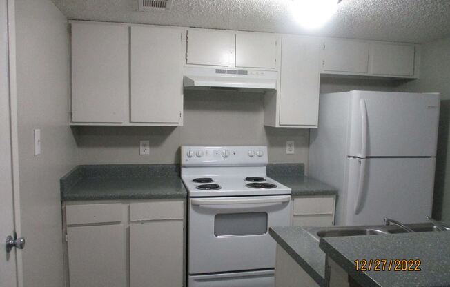 701 Oakwood Ln #8
