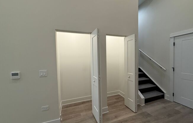 1 bed, 1.5 baths, 689 sqft, $3,375, Unit 202