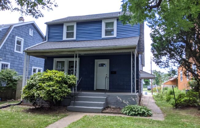 Charming 3 Bedroom/ 1 Bathroom Home in Dundalk, MD!