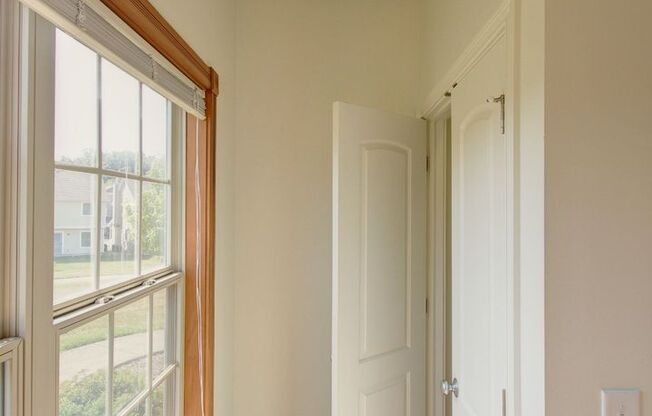 3 beds, 2 baths, 1,850 sqft, $2,275