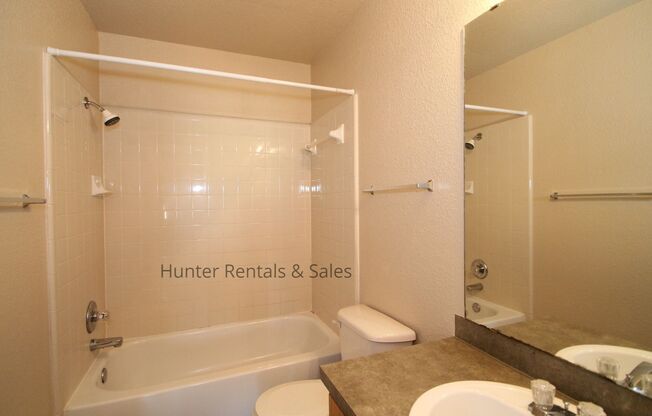 2 beds, 1.5 baths, $850, Unit Unit C