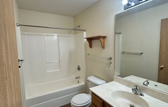 3 beds, 2 baths, $1,025, Unit 258 N Hyland